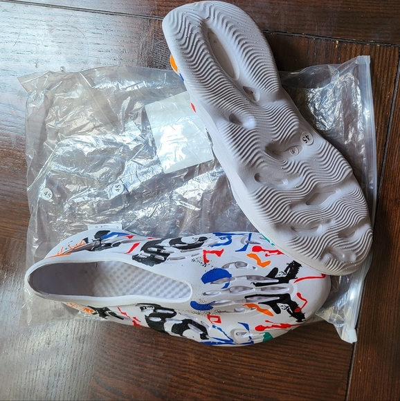 Sandals - Picture 2 of 2